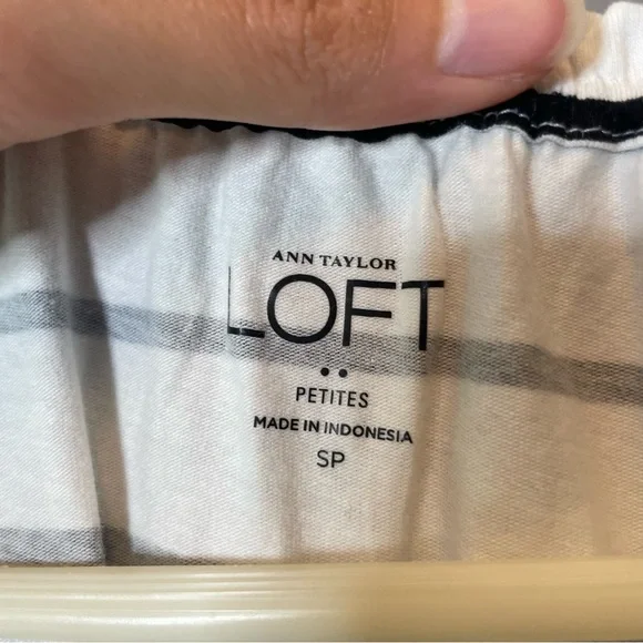 Loft Striped White and Black Women's Sleeveless Top size SP - Picture 4 of 8